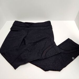 Lululemon Rose Print Capri Workout Pants